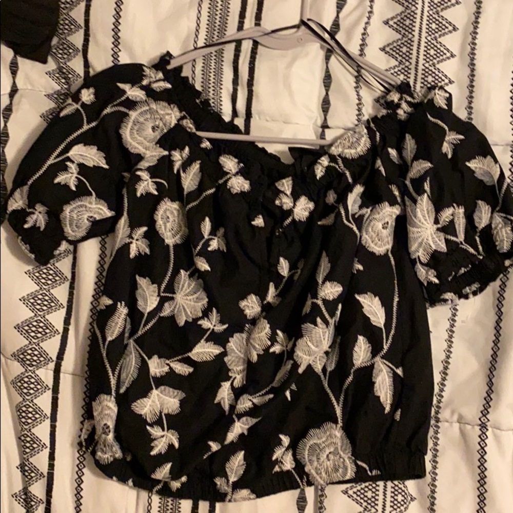 Black flower crop top